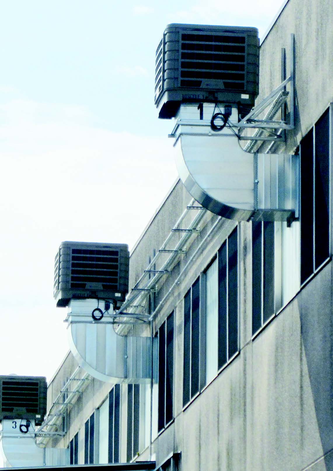 FRESCO OK cooling unit mounted on the hall’s façade